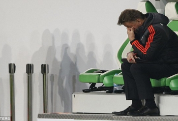 Sa thải Van Gaal là lời giải cho cuộc khủng hoảng của MU